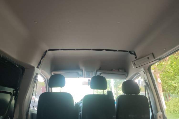 Used SAIC MAXUS Xintu V80 2021 2.0T Manual Classic Aoyuntong Short Wheelbase Mid-Roof 5/6-Seater Headliner