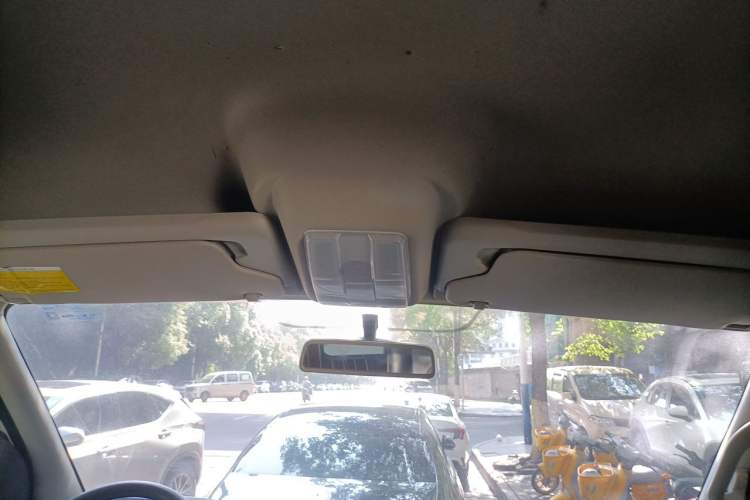 Used SAIC MAXUS Xintu V80 2021 2.0T AMT Classic Aoyuntong Short Wheelbase Mid-Roof 5/6-Seater Headliner
