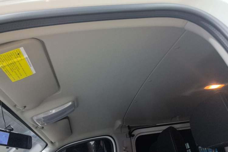 Used SAIC MAXUS Xintu V80 2021 2.0T PLUS AMT City Edition Short Wheelbase Ultra-Low Roof 5/6-Seater Headliner