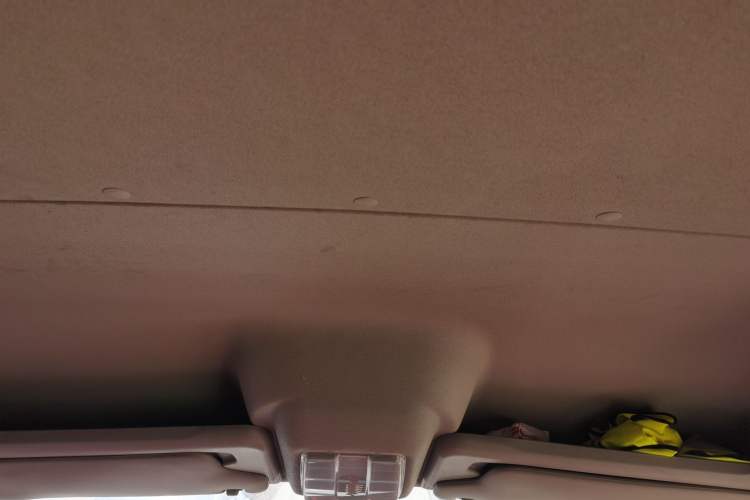 Used SAIC MAXUS Xintu V80 2021 2.0T Manual Classic Aoyuntong Short Wheelbase Mid-Roof 5/6-Seater Headliner