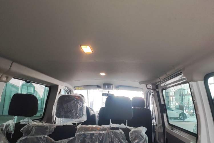 Used SAIC MAXUS Xintu V80 2021 2.0T AMT Classic Aoyuntong Short Wheelbase Ultra-Low Roof 5/6-Seater Headliner