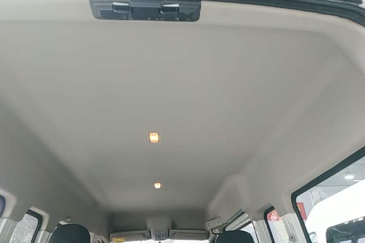 Used SAIC MAXUS Xintu V80 2021 2.0T Manual Classic Aoyuntong 127 PS Mid-axle Mid-roof 6/7/8/9-Seater Headliner