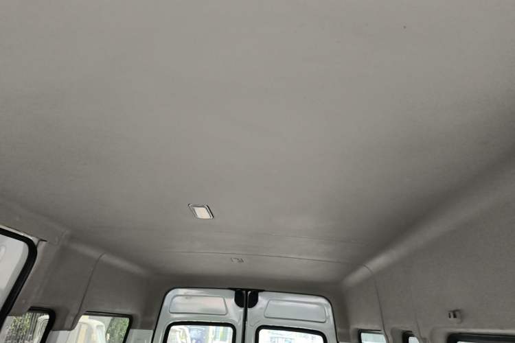 Used SAIC MAXUS Xintu V80 2021 2.0T PLUS AMT All-in-One King Long Wheelbase Mid-Roof Design—6/7/8/9-Seater Headliner