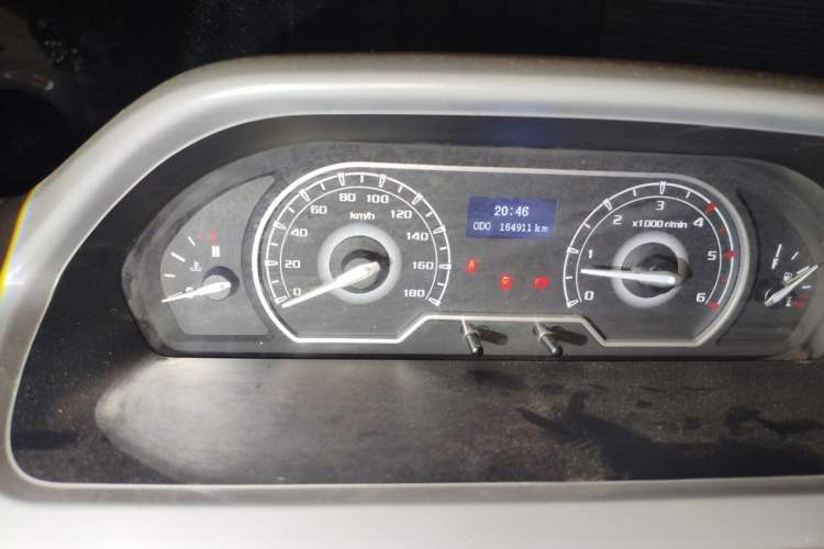 Used SAIC MAXUS Xintu V80 2021 2.0T Manual Classic Aoyuntong Short Wheelbase Mid-Roof 5/6-Seater Instrument Cluster