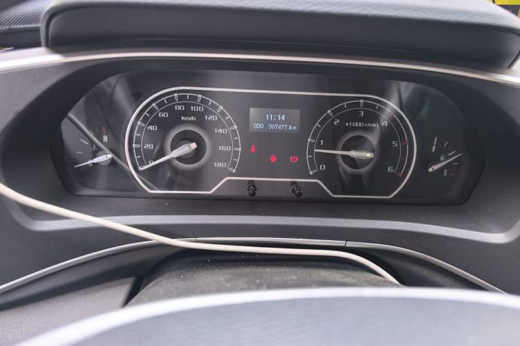 Used SAIC MAXUS Xintu V80 2021 2.0T Manual Classic Aoyuntong 127 PS Mid-axle Mid-roof 6/7/8/9-Seater Instrument Cluster
