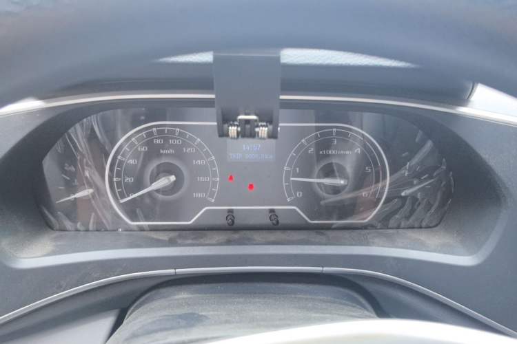 Used SAIC MAXUS Xintu V80 2021 2.0T PLUS Manual Aoyuntong Short Wheelbase Mid-Roof 5/6-Seater Instrument Cluster