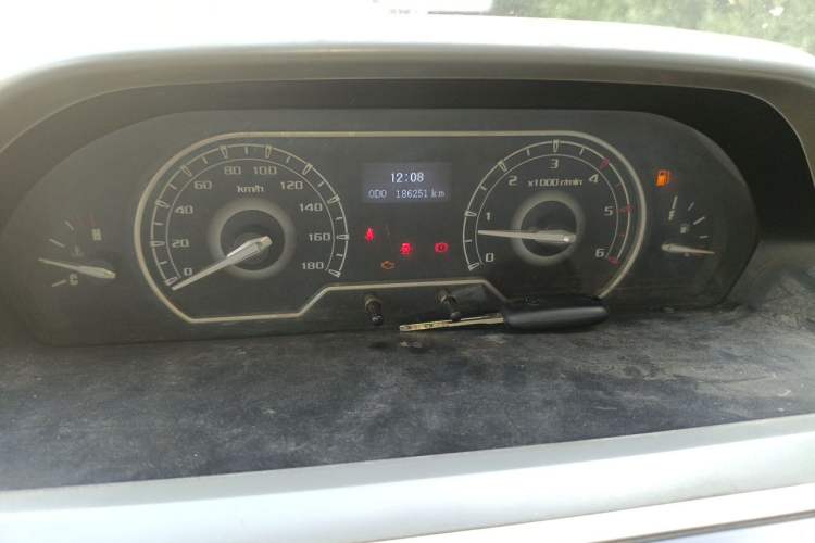 Used SAIC MAXUS Xintu V80 2021 2.0T Manual Classic Aoyuntong Short Wheelbase Mid-Roof 5/6-Seater Instrument Cluster