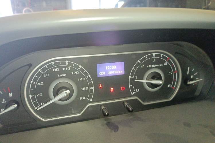 Used SAIC MAXUS Xintu V80 2021 2.0T Manual Classic Aoyuntong Short Wheelbase Ultra-Low Roof 7/8/9-Seater Instrument Cluster