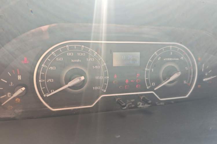 Used SAIC MAXUS Xintu V80 2021 2.0T Manual Classic Aoyuntong Long Wheelbase Mid-Roof 6/7/8/9-Seater Instrument Cluster