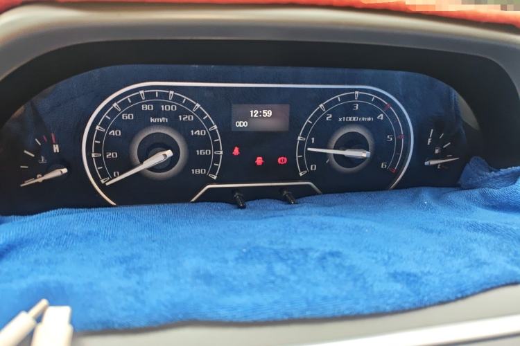 Used SAIC MAXUS Xintu V80 2021 2.0T Manual Classic Aoyuntong Short Wheelbase Mid-Roof 5/6-Seater Instrument Cluster