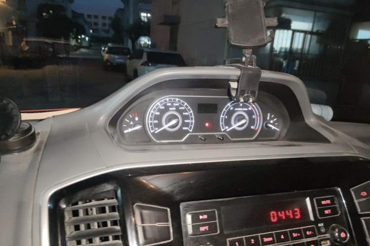 Used SAIC MAXUS Xintu V80 2021 2.0T Manual Classic Aoyuntong Long Wheelbase Mid-Roof 6/7/8/9-Seater Instrument Cluster