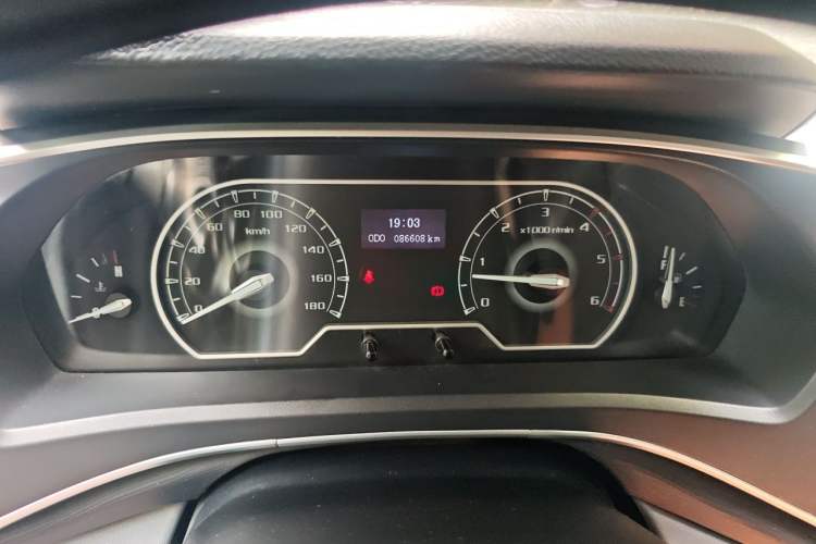 Used SAIC MAXUS Xintu V80 2021 2.0T Manual Classic Aoyuntong Short Wheelbase Ultra-Low Roof 5/6-Seater Instrument Cluster