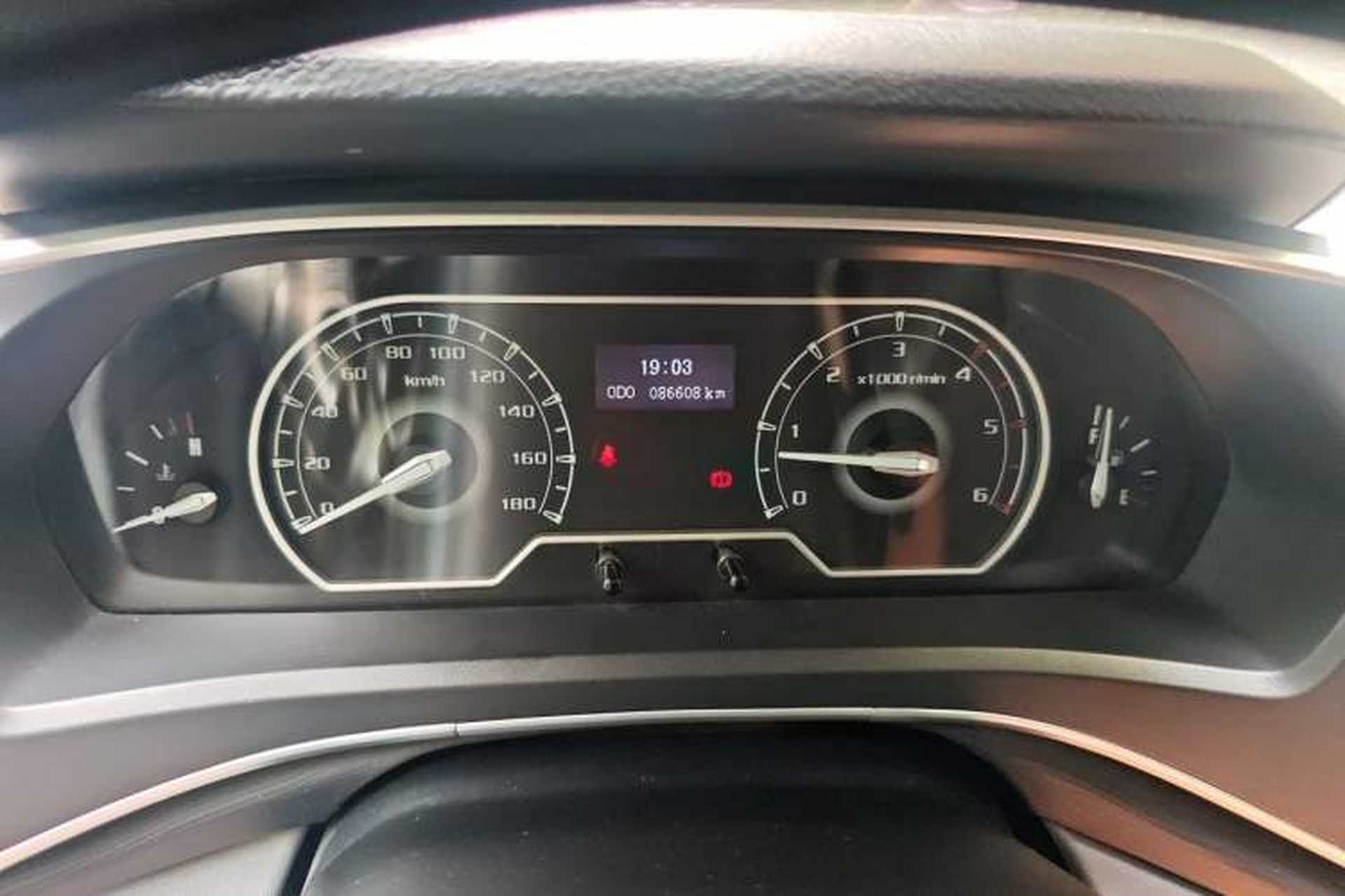 Used SAIC MAXUS Xintu V80 2021 2.0T Manual Classic Aoyuntong Short Wheelbase Ultra-Low Roof 5/6-Seater Instrument Cluster