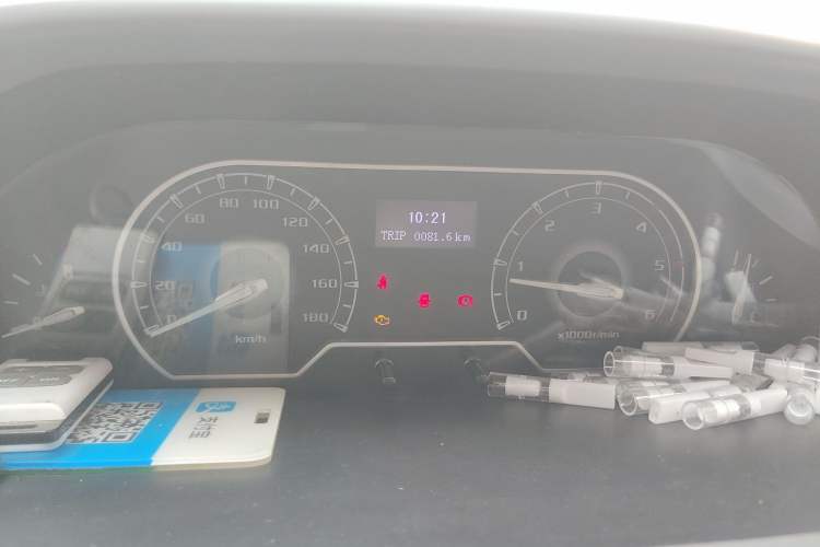 Used SAIC MAXUS Xintu V80 2021 2.0T PLUS Manual All-Around King Short Wheelbase Mid-Roof Variant—5/6/7/8/9-Seater Instrument Cluster