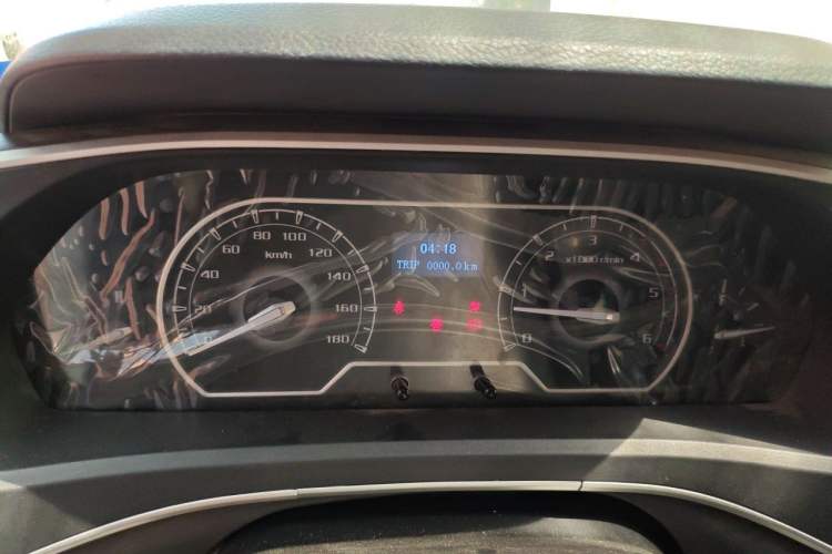 Used SAIC MAXUS Xintu V80 2021 2.0T Manual Classic Aoyuntong 127 PS Mid-axle Mid-roof 6/7/8/9-Seater Instrument Cluster