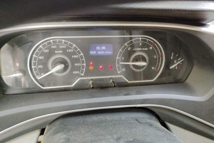Used SAIC MAXUS Xintu V80 2021 2.0T PLUS Manual - Aoyuntong Long Wheelbase Mid-Roof Available in 6/7/8/9-Seater Configurations Instrument Cluster