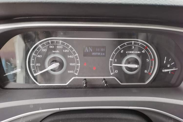 Used SAIC MAXUS Xintu V80 2021 2.0T PLUS AMT Aoyuntong Short-Wheelbase Mid-Roof 5/6-Seater Instrument Cluster