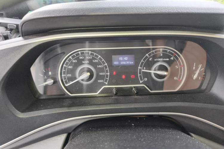 Used SAIC MAXUS Xintu V80 2021 2.0T Manual Classic Aoyuntong 127 PS Mid-axle Mid-roof 6/7/8/9-Seater Instrument Cluster