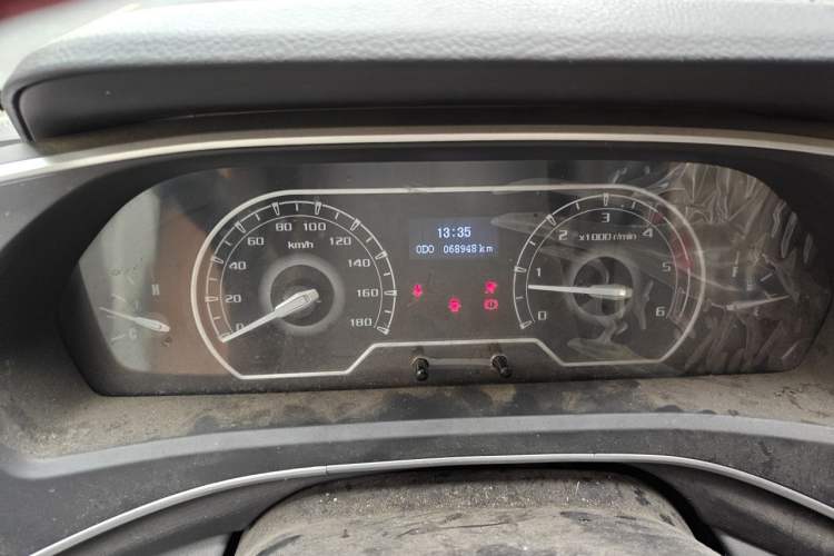 Used SAIC MAXUS Xintu V80 2021 2.0T Manual Classic Aoyuntong 127 PS Mid-axle Mid-roof 6/7/8/9-Seater Instrument Cluster
