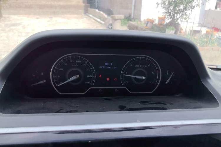 Used SAIC MAXUS Xintu V80 2021 2.0T Manual Classic Aoyuntong Short Wheelbase Mid-Roof 5/6-Seater Instrument Cluster