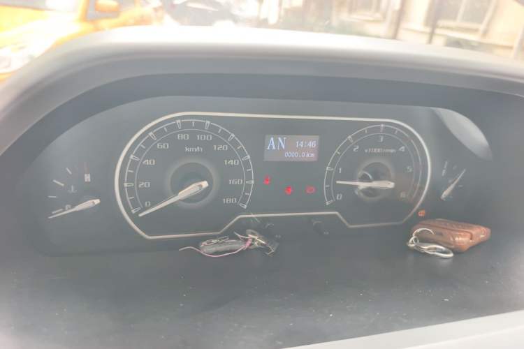 Used SAIC MAXUS Xintu V80 2021 2.0T AMT Classic Aoyuntong Short Wheelbase Mid-Roof 5/6-Seater Instrument Cluster