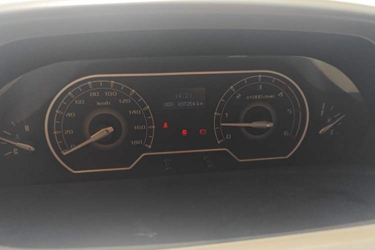Used SAIC MAXUS Xintu V80 2021 2.0T Manual Classic City Delivery King Long Wheelbase Mid-Roof 3 Seats Instrument Cluster