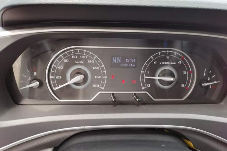 Used SAIC MAXUS Xintu V80 2021 2.0T PLUS AMT City Edition Short Wheelbase Ultra-Low Roof 5/6-Seater Instrument Cluster