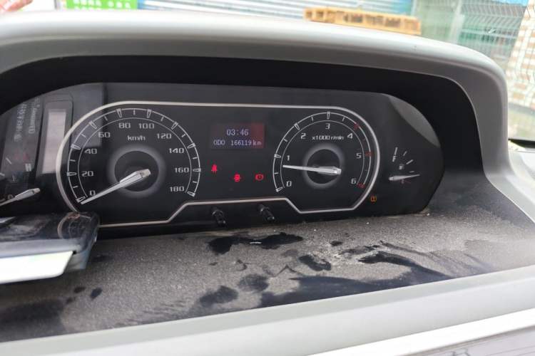 Used SAIC MAXUS Xintu V80 2021 2.0T Manual Classic Aoyuntong Short Wheelbase Mid-Roof 5/6-Seater Instrument Cluster