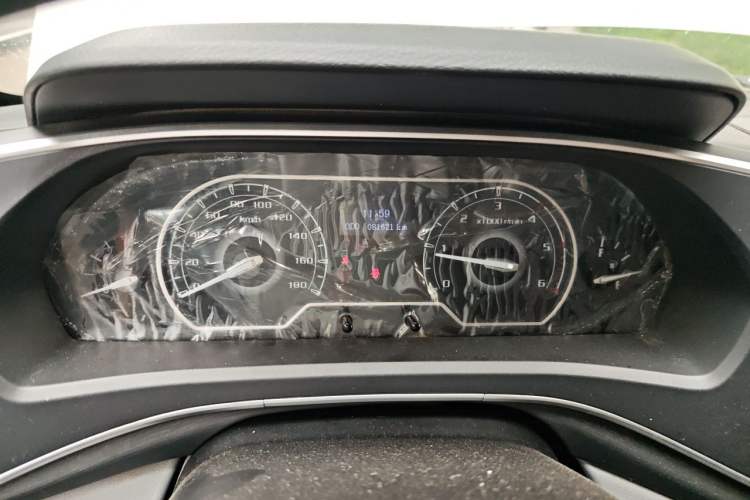 Used SAIC MAXUS Xintu V80 2021 2.0T Manual Classic Aoyuntong 127 PS Mid-axle Mid-roof 6/7/8/9-Seater Instrument Cluster