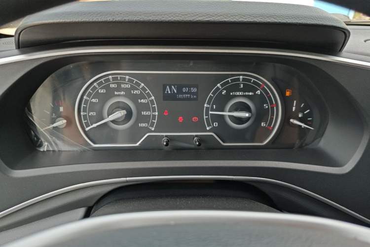 Used SAIC MAXUS Xintu V80 2021 2.0T AMT Classic Aoyuntong Short Wheelbase Ultra-Low Roof 5/6-Seater Instrument Cluster