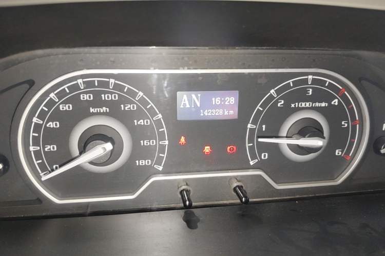 Used SAIC MAXUS Xintu V80 2021 2.0T PLUS AMT City Edition Short Wheelbase Ultra-Low Roof 5/6-Seater Instrument Cluster