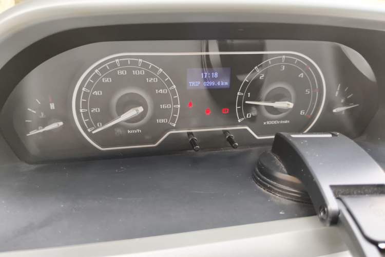 Used SAIC MAXUS Xintu V80  Instrument Cluster