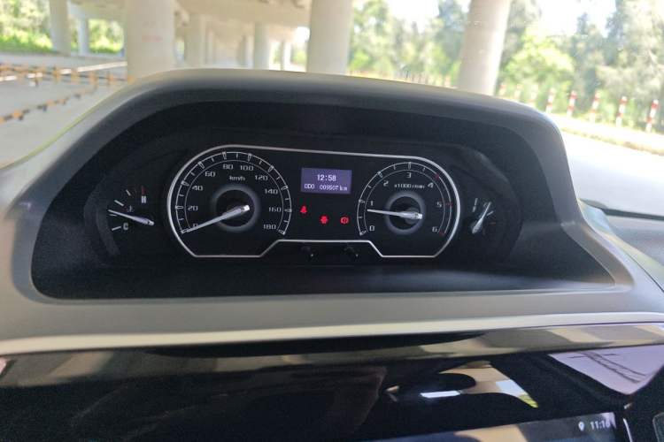 Used SAIC MAXUS Xintu V80 2021 2.0T Manual Classic Aoyuntong Short Wheelbase Ultra-Low Roof 5/6-Seater Instrument Cluster