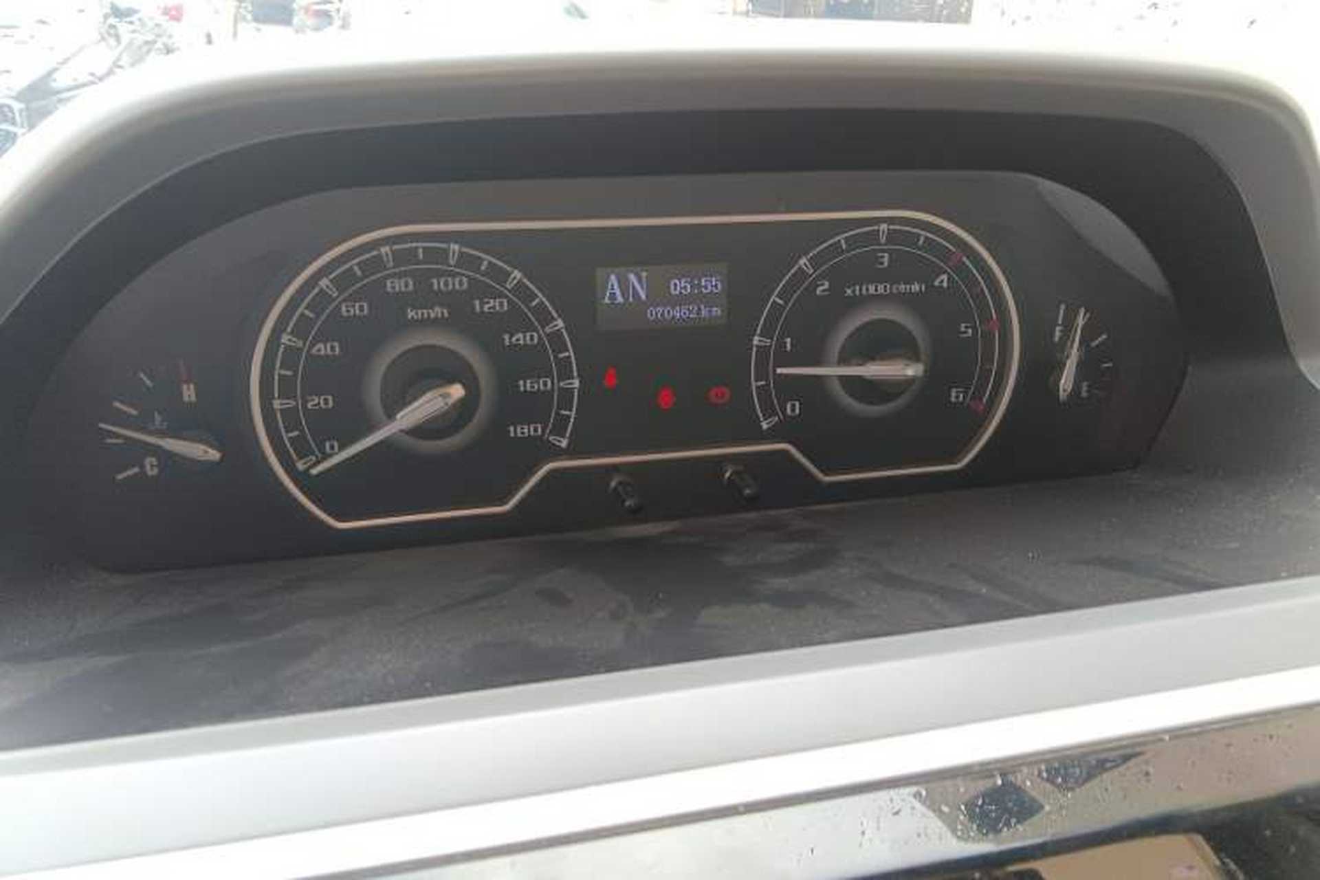 Used SAIC MAXUS Xintu V80 2021 2.0T AMT Classic Aoyuntong Short Wheelbase Mid-Roof 5/6-Seater Instrument Cluster