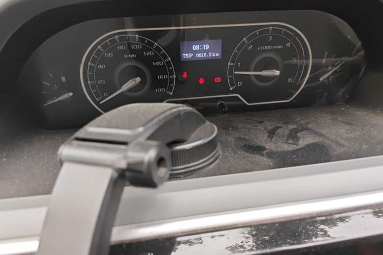 Used SAIC MAXUS Xintu V80 2021 2.0T Manual Classic Aoyuntong Short Wheelbase Mid-Roof 5/6-Seater Instrument Cluster