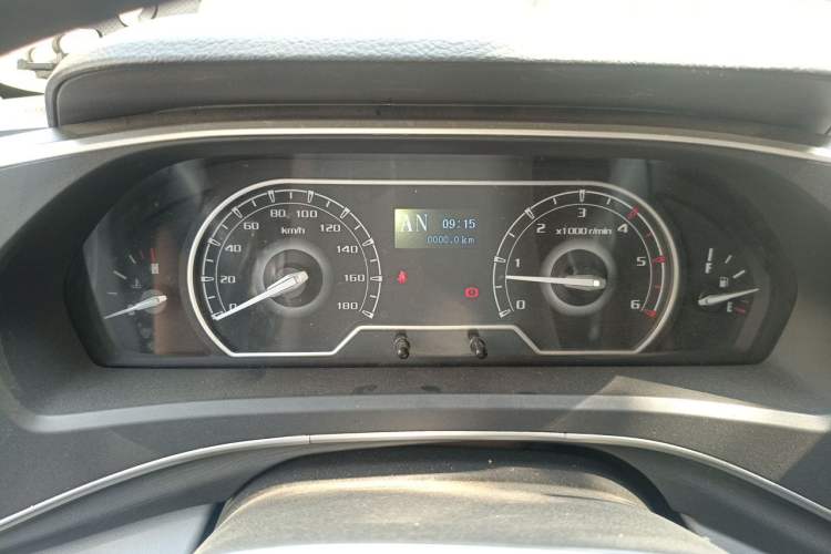 Used SAIC MAXUS Xintu V80 2021 2.0T PLUS AMT All-Rounder Short Wheelbase Mid-Roof 5/6/7/8/9-Seater Instrument Cluster