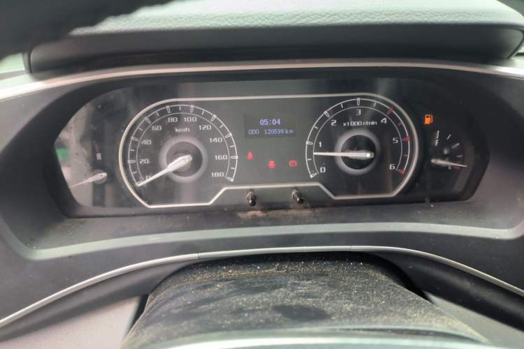 Used SAIC MAXUS Xintu V80 2021 2.0T Manual Classic Aoyuntong 127 PS Mid-axle Mid-roof 6/7/8/9-Seater Instrument Cluster