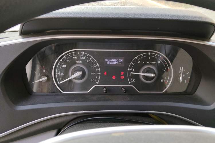 Used SAIC MAXUS Xintu V80 2021 2.0T PLUS AMT Van Short Wheelbase Mid-Roof Design 3 Seats Instrument Cluster