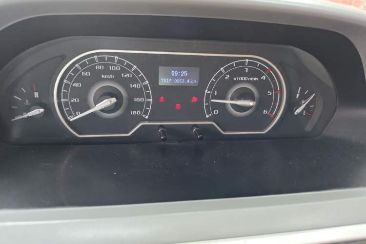 Used SAIC MAXUS Xintu V80 2021 2.0T Manual Classic Aoyuntong Short Wheelbase Mid-Roof 5/6-Seater Instrument Cluster