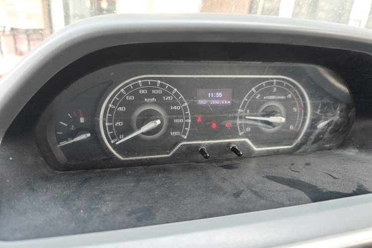 Used SAIC MAXUS Xintu V80 2021 2.0T Manual Classic Aoyuntong Short Wheelbase Mid-Roof 5/6-Seater Instrument Cluster