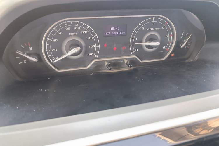 Used SAIC MAXUS Xintu V80 2021 2.0T Manual Classic Aoyuntong Short Wheelbase Ultra-Low Roof 5/6-Seater Instrument Cluster