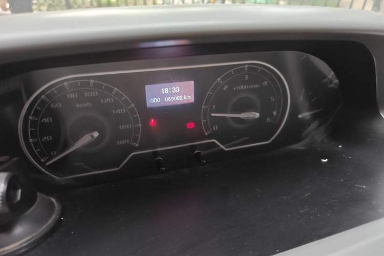 Used SAIC MAXUS Xintu V80 2021 2.0T Manual Classic Aoyuntong Short Wheelbase Mid-Roof 5/6-Seater Instrument Cluster