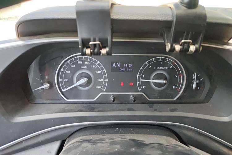 Used SAIC MAXUS Xintu V80 2021 2.0T PLUS AMT All-in-One King Long Wheelbase Mid-Roof Design—6/7/8/9-Seater Instrument Cluster