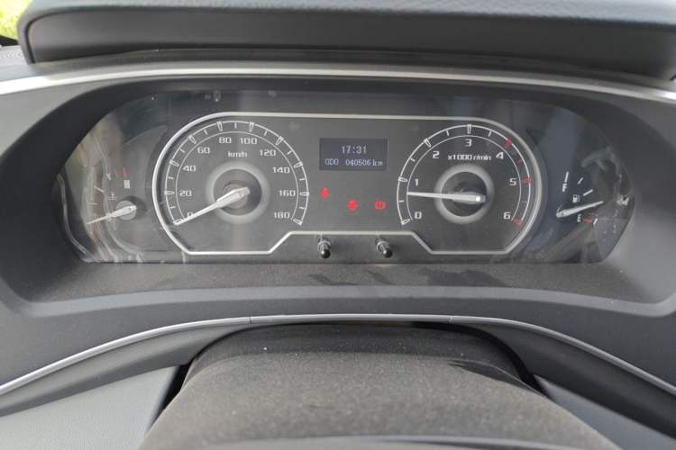 Used SAIC MAXUS Xintu V80 2021 2.0T PLUS Manual All-Around King Long Wheelbase Mid-Roof Variant with 6/7/8/9 Seats Instrument Cluster