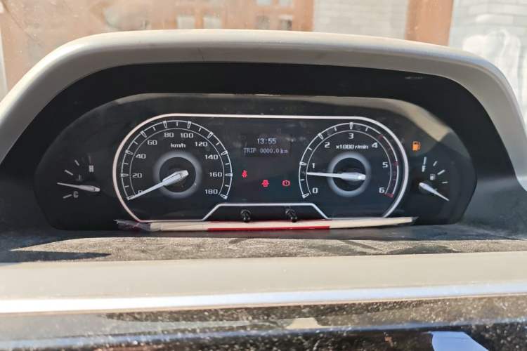 Used SAIC MAXUS Xintu V80 2021 2.0T Manual Classic Aoyuntong Long Wheelbase Mid-Roof 6/7/8/9-Seater Instrument Cluster