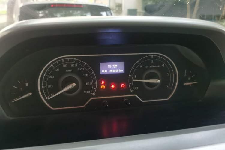 Used SAIC MAXUS Xintu V80 2021 2.0T Manual Classic City Delivery King Long Wheelbase Mid-Roof 3 Seats Instrument Cluster