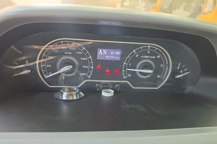 Used SAIC MAXUS Xintu V80 2021 2.0T AMT Classic Aoyuntong Short Wheelbase Ultra-Low Roof 5/6-Seater Instrument Cluster