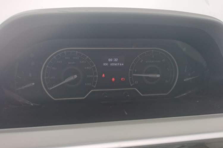 Used SAIC MAXUS Xintu V80 2021 2.0T Manual Classic Aoyuntong Short Wheelbase Mid-Roof 5/6-Seater Instrument Cluster