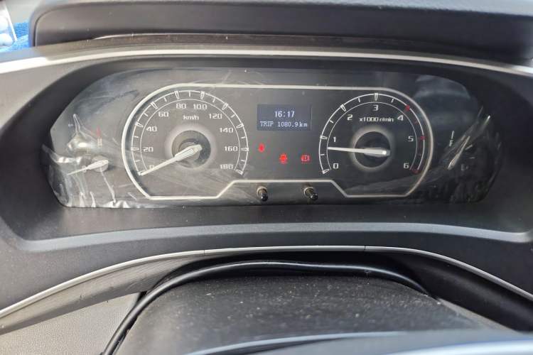Used SAIC MAXUS Xintu V80 2021 2.0T Manual Classic Aoyuntong 127 PS Mid-axle Mid-roof 6/7/8/9-Seater Instrument Cluster