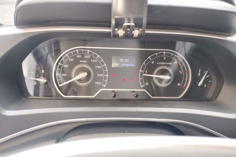 Used SAIC MAXUS Xintu V80 2021 2.0T Manual Classic Aoyuntong 127 PS Mid-axle Mid-roof 6/7/8/9-Seater Instrument Cluster